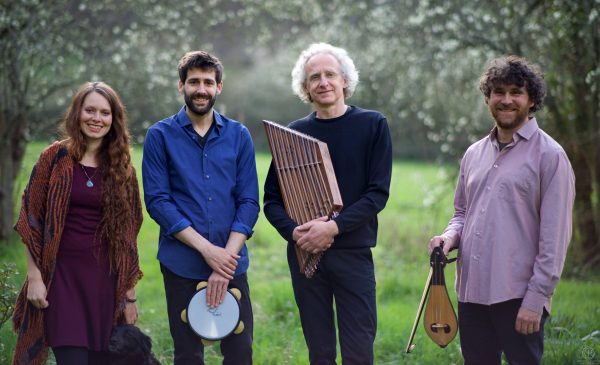 Ensemble Myrtho :Laetitia Marcangeli, chant
Raphaël Sibertin-Blanc, violon
Timothée Tchang Tien Lin, riq
Pierre Blanchut, santour